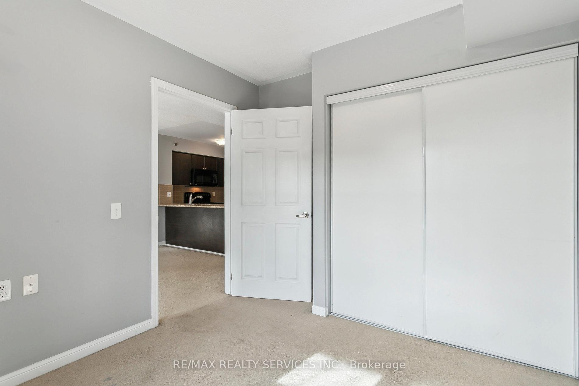Photo 14 of Unit 117, 3070 Rotary Way, Burlington, Alton — HOMEH