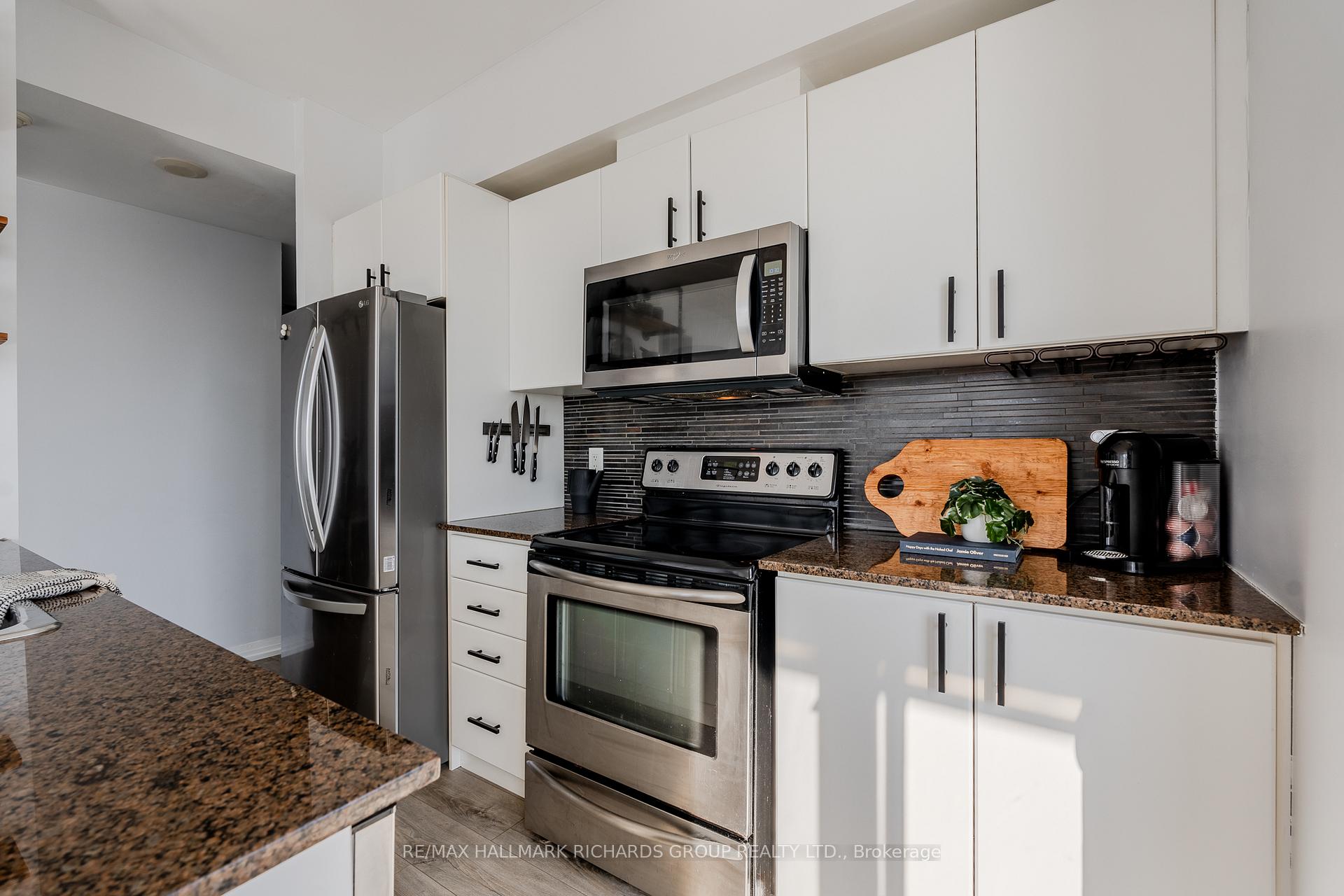 Photo 6 of Unit 1105, 25 Cole Street, Toronto, Regent Park — HOMEH