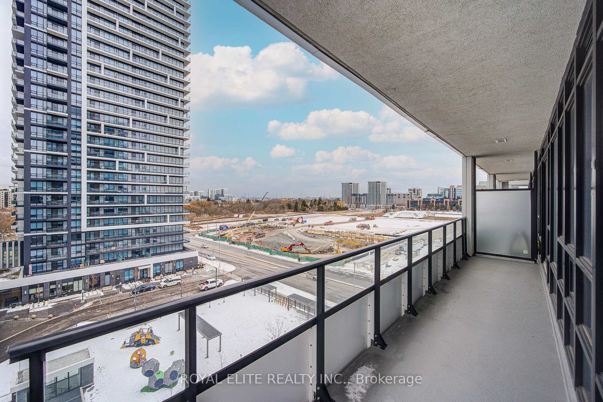 Photo 14 of Unit 801, 38 Water Walk Drive, Markham, Unionville — HOMEH