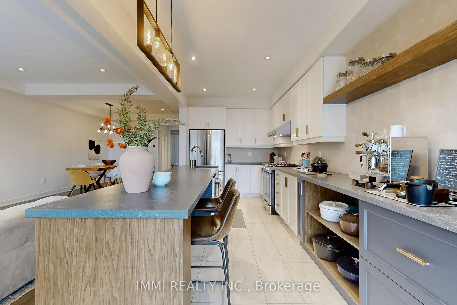 Photo 7 of 10 Badgerow Way, Aurora, Rural Aurora — HOMEH