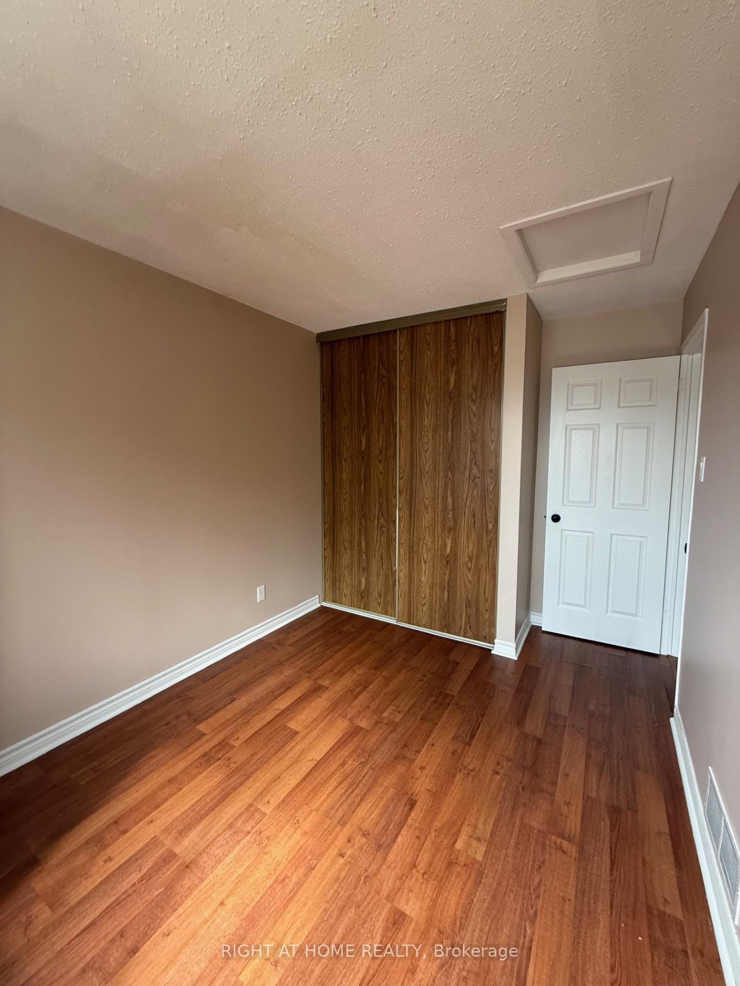 Photo 12 of 16 Paddington, Ottawa, Heron Gate/Industrial Park — HOMEH
