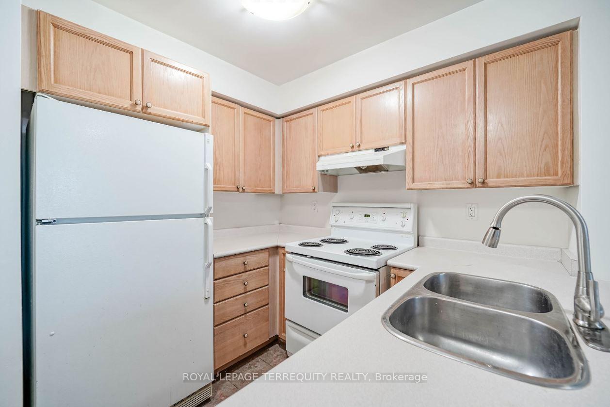 Photo 12 of Unit 912, 109 Front Street E, Toronto, Moss Park — HOMEH