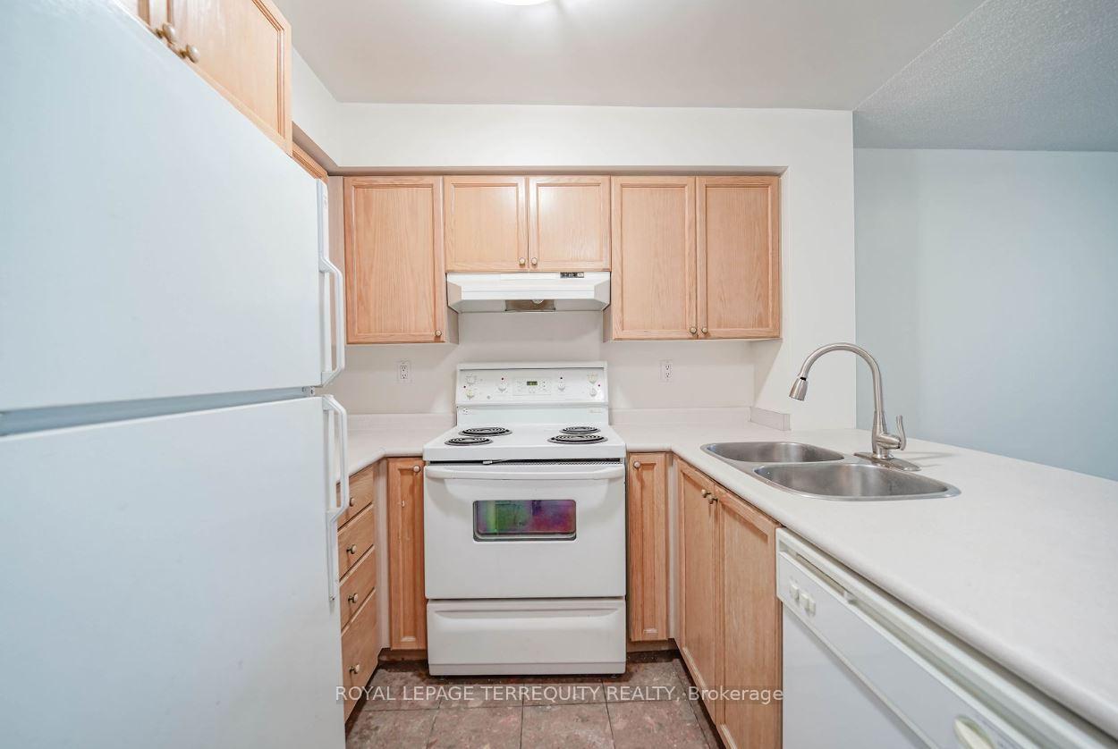 Photo 13 of Unit 912, 109 Front Street E, Toronto, Moss Park — HOMEH