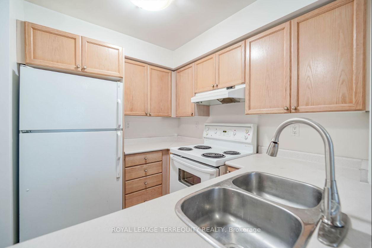 Photo 14 of Unit 912, 109 Front Street E, Toronto, Moss Park — HOMEH
