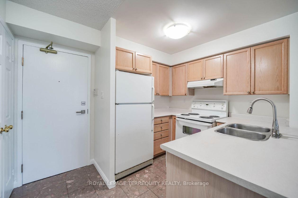 Photo 16 of Unit 912, 109 Front Street E, Toronto, Moss Park — HOMEH