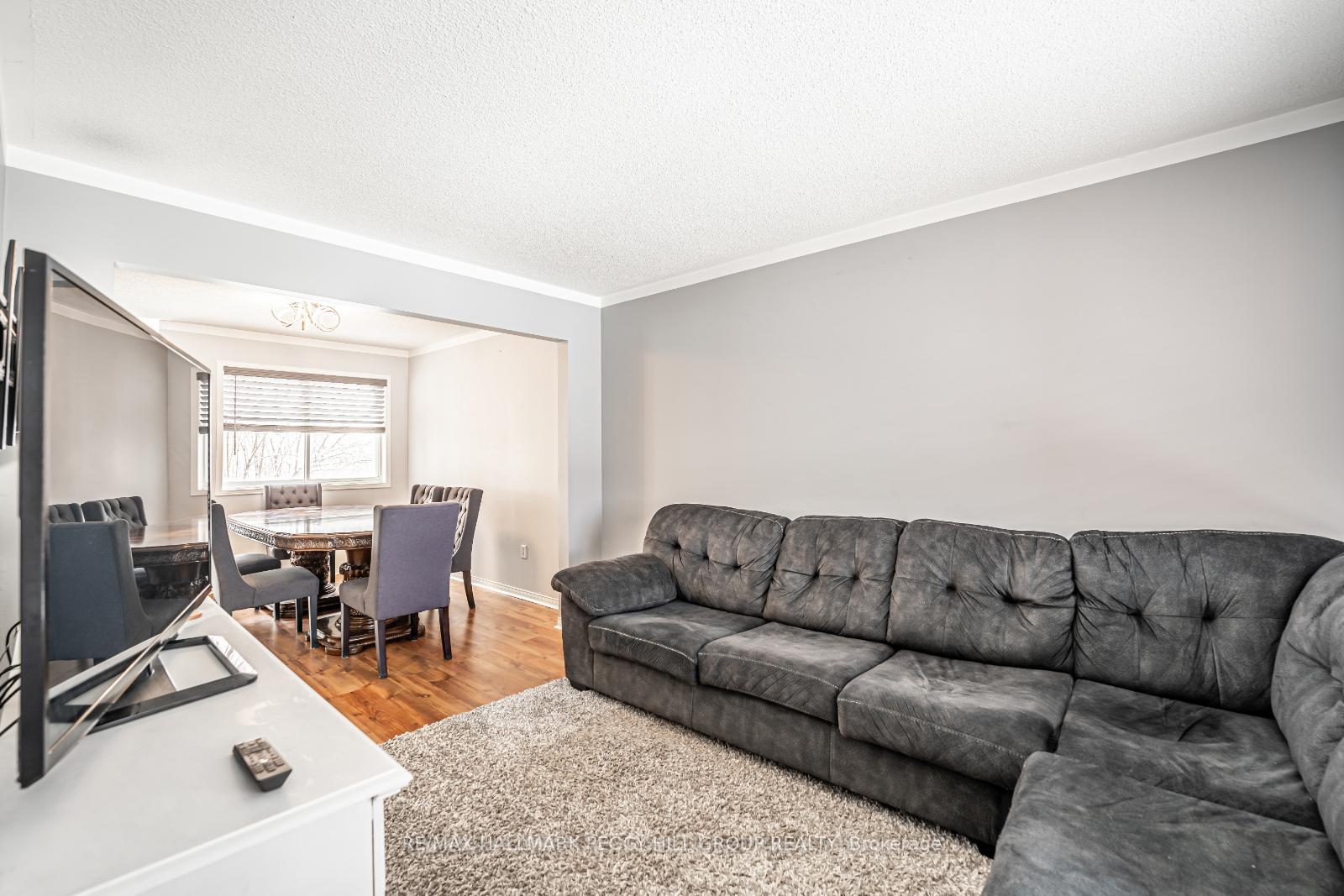 Photo 8 of 56 Draper Crescent, Barrie, Painswick North — HOMEH