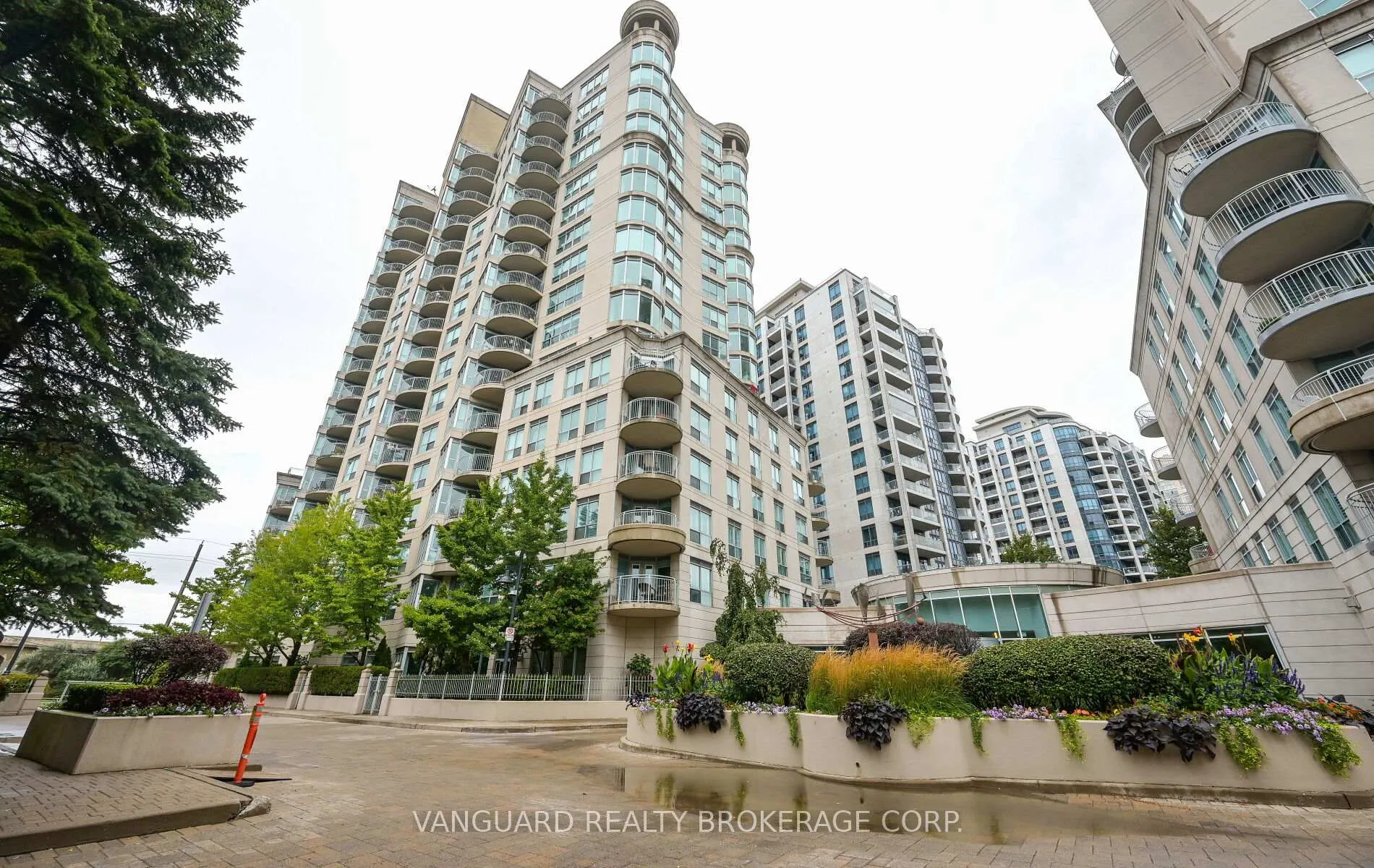 Photo of Unit 606, 2111 Lake Shore Boulevard W