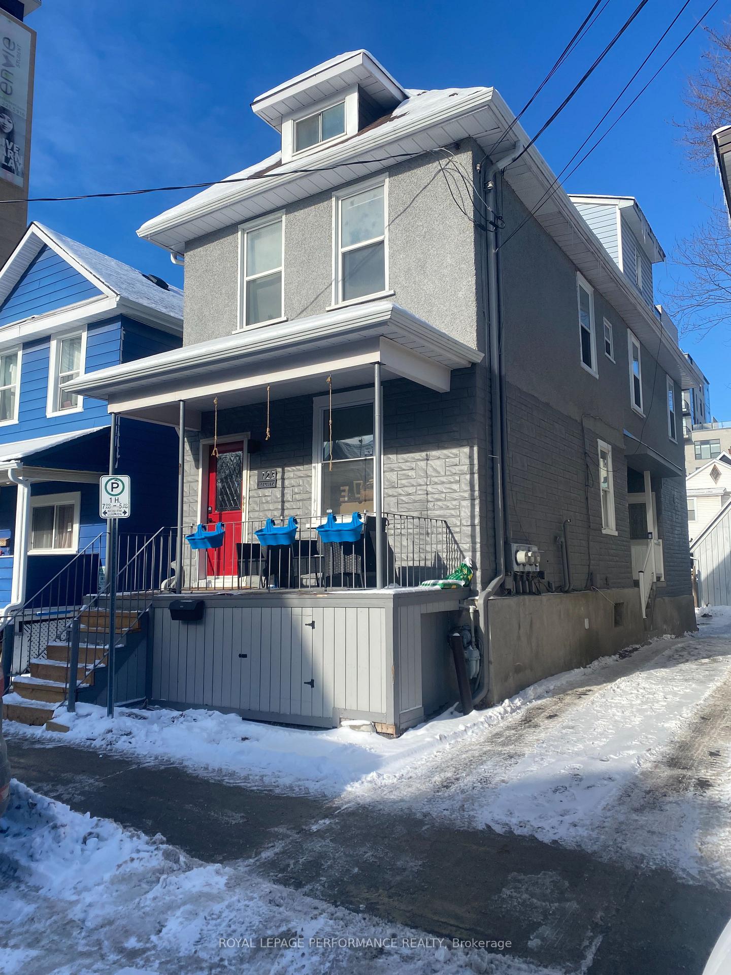 Front of Unit 1, 123 Pamilla Street N