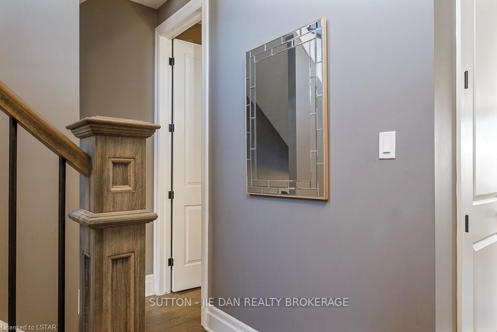 Photo 5 of Unit 3, 555 Sunningdale Road E, London, North B — HOMEH