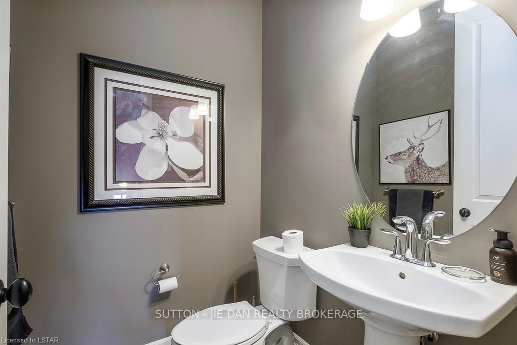 Photo 6 of Unit 3, 555 Sunningdale Road E, London, North B — HOMEH