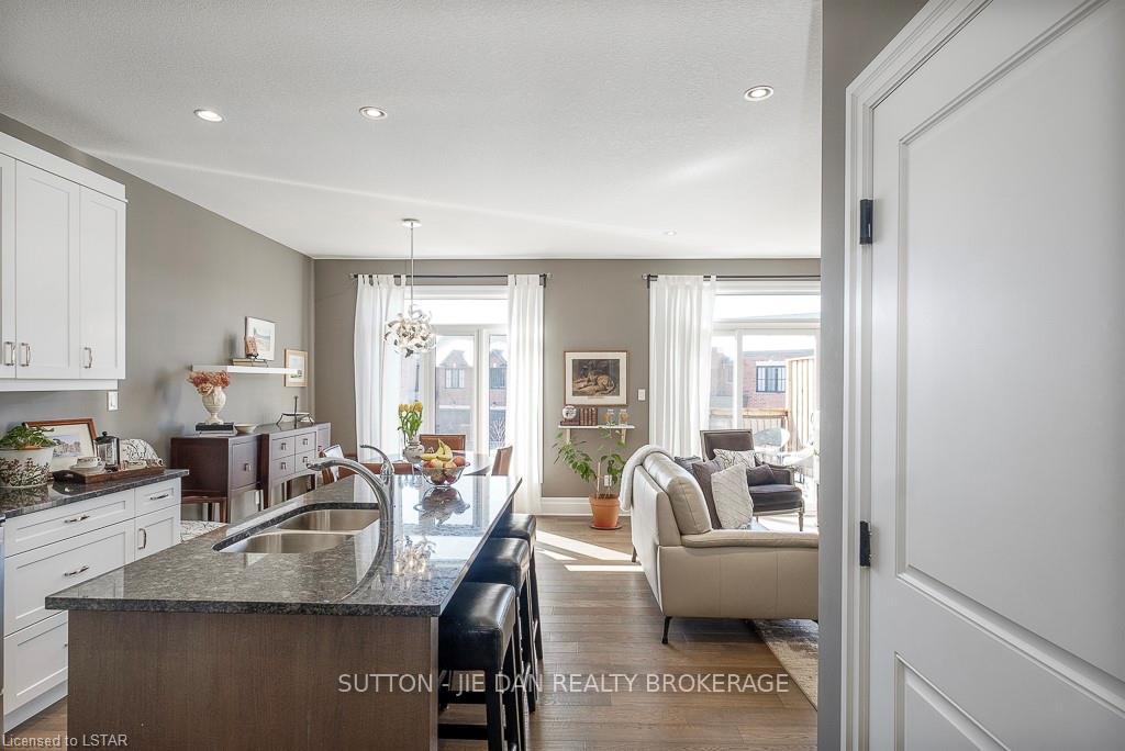 Photo 7 of Unit 3, 555 Sunningdale Road E, London, North B — HOMEH