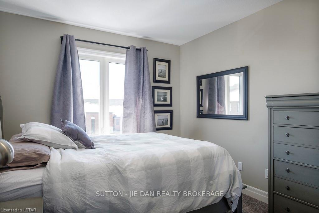 Photo 60 of Unit 3, 555 Sunningdale Road E, London, North B — HOMEH