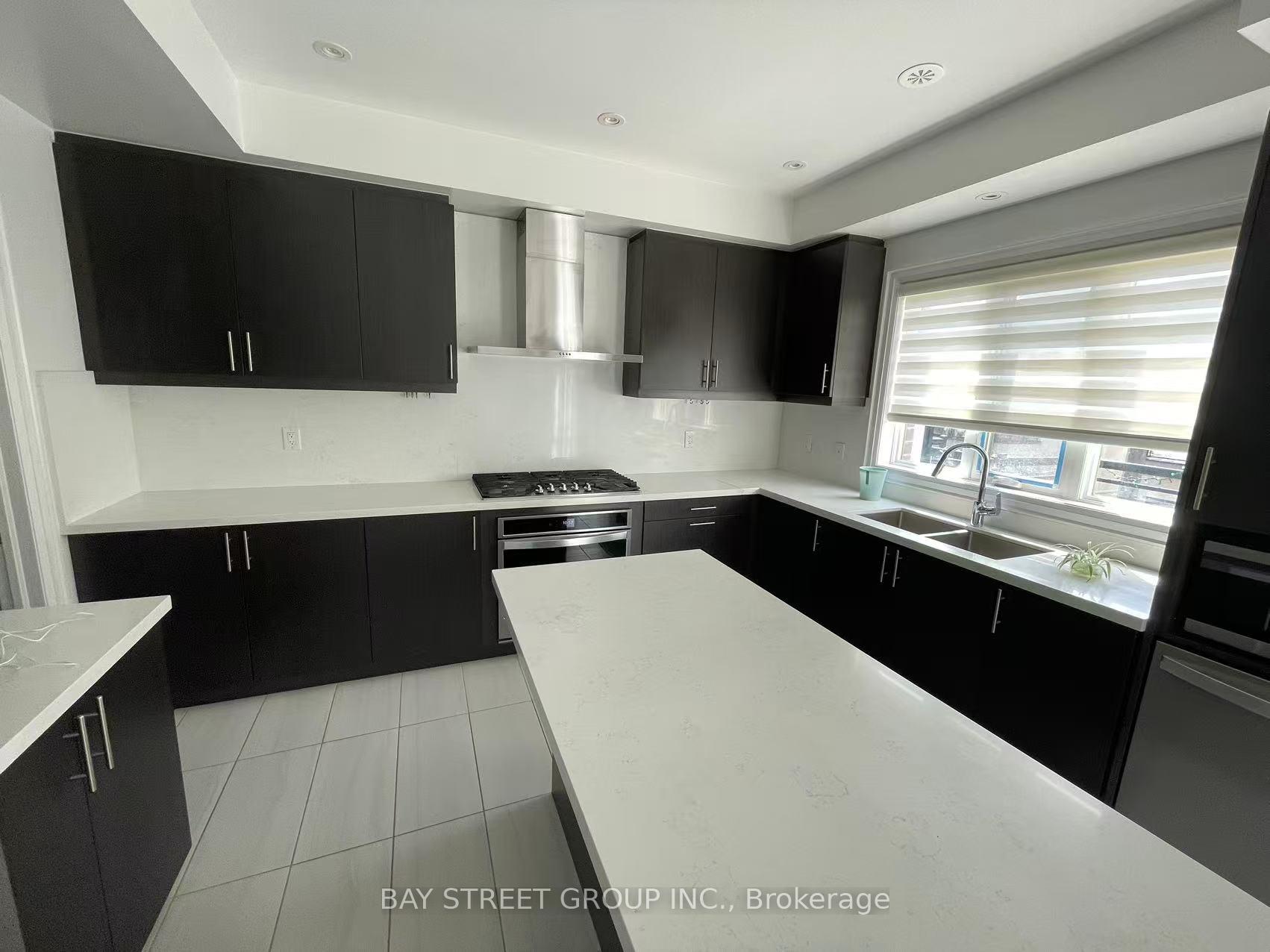 Photo 5 of 37 Gandhi Lane, Markham, Commerce Valley — HOMEH