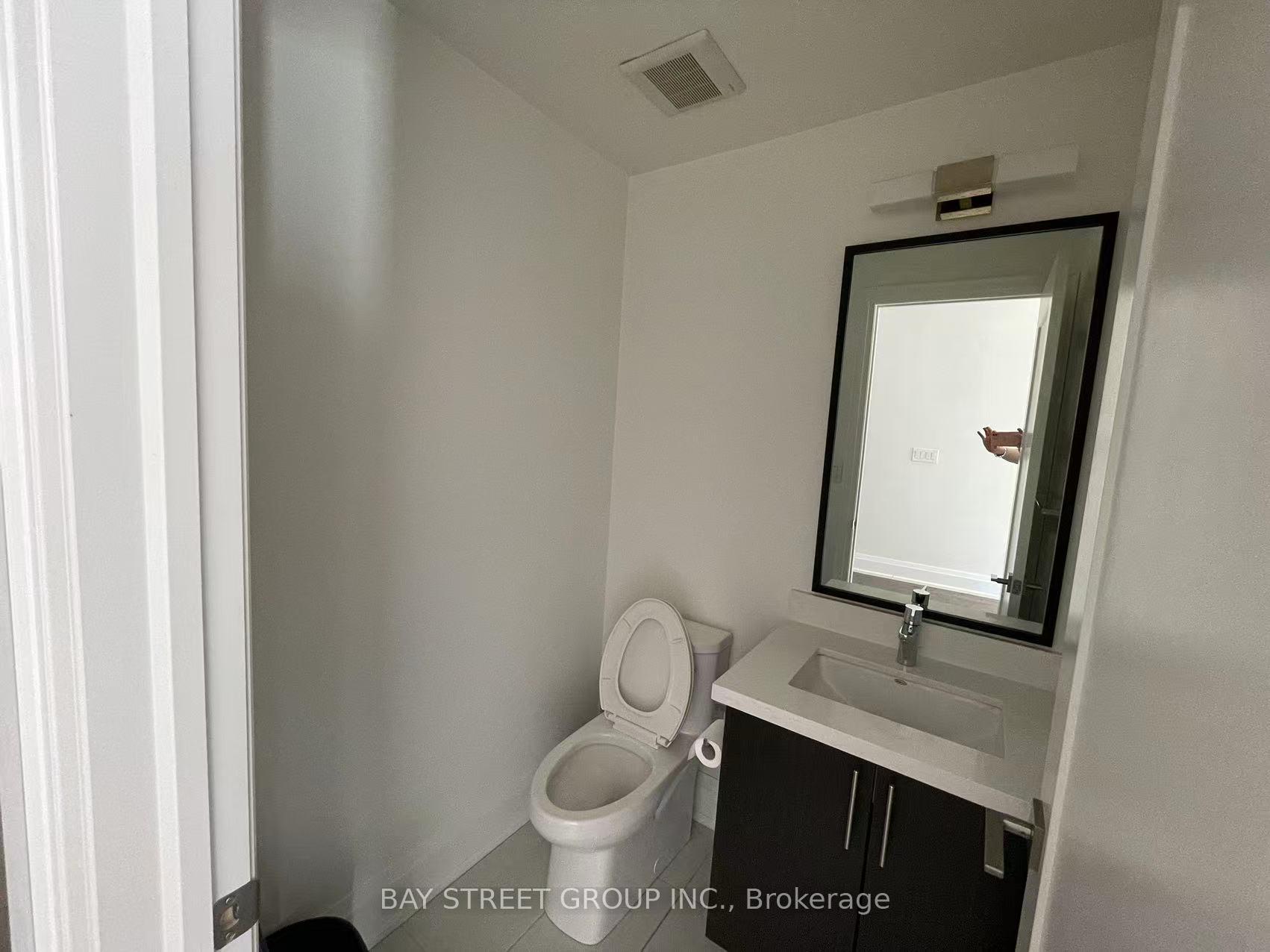 Photo 12 of 37 Gandhi Lane, Markham, Commerce Valley — HOMEH