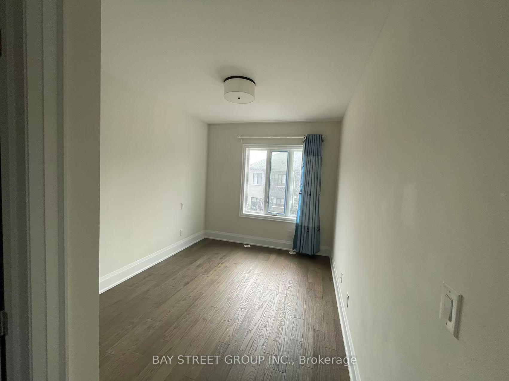 Photo 13 of 37 Gandhi Lane, Markham, Commerce Valley — HOMEH