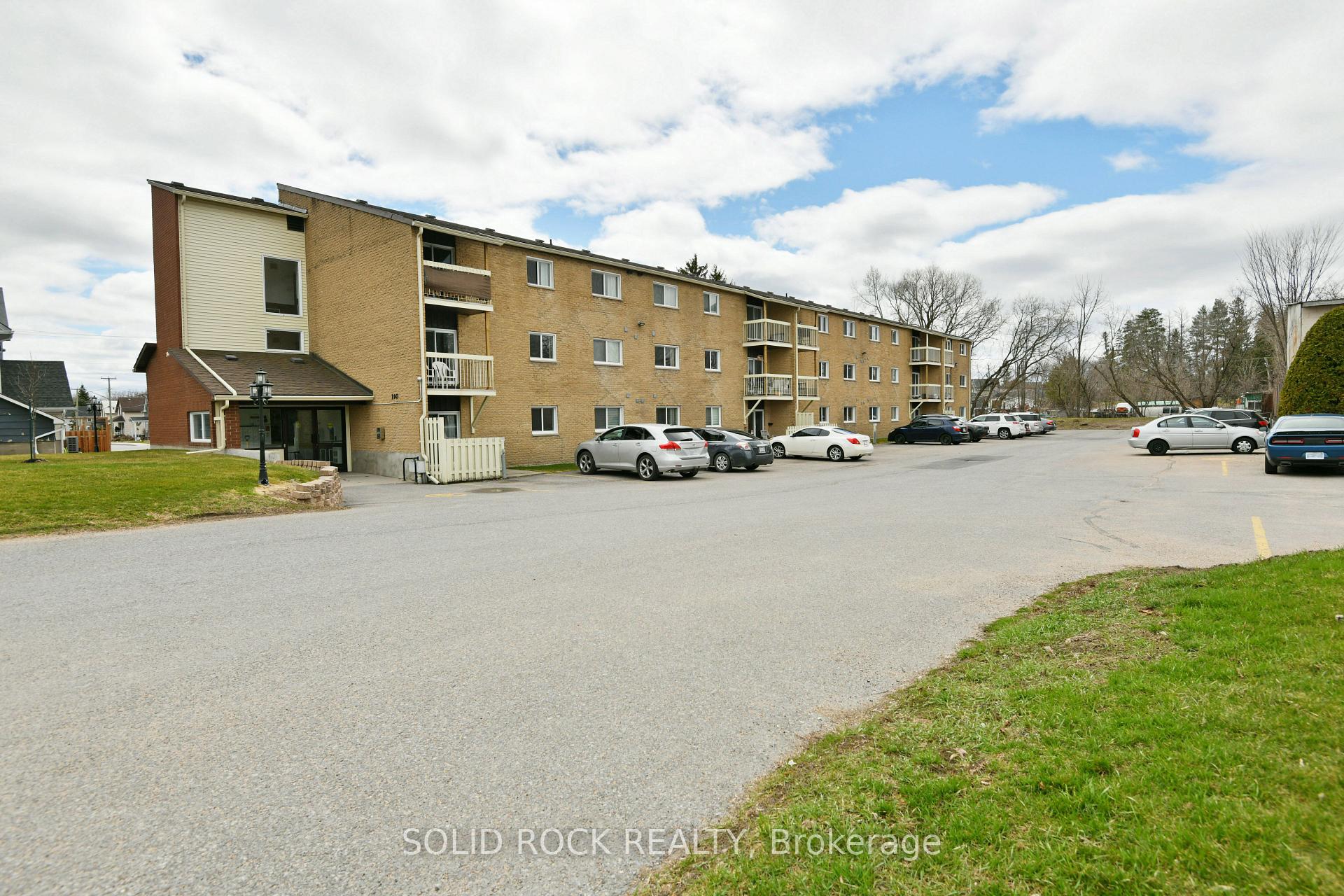 Photo 3 of Unit 301, 190 Elgin Street W, Arnprior — HOMEH