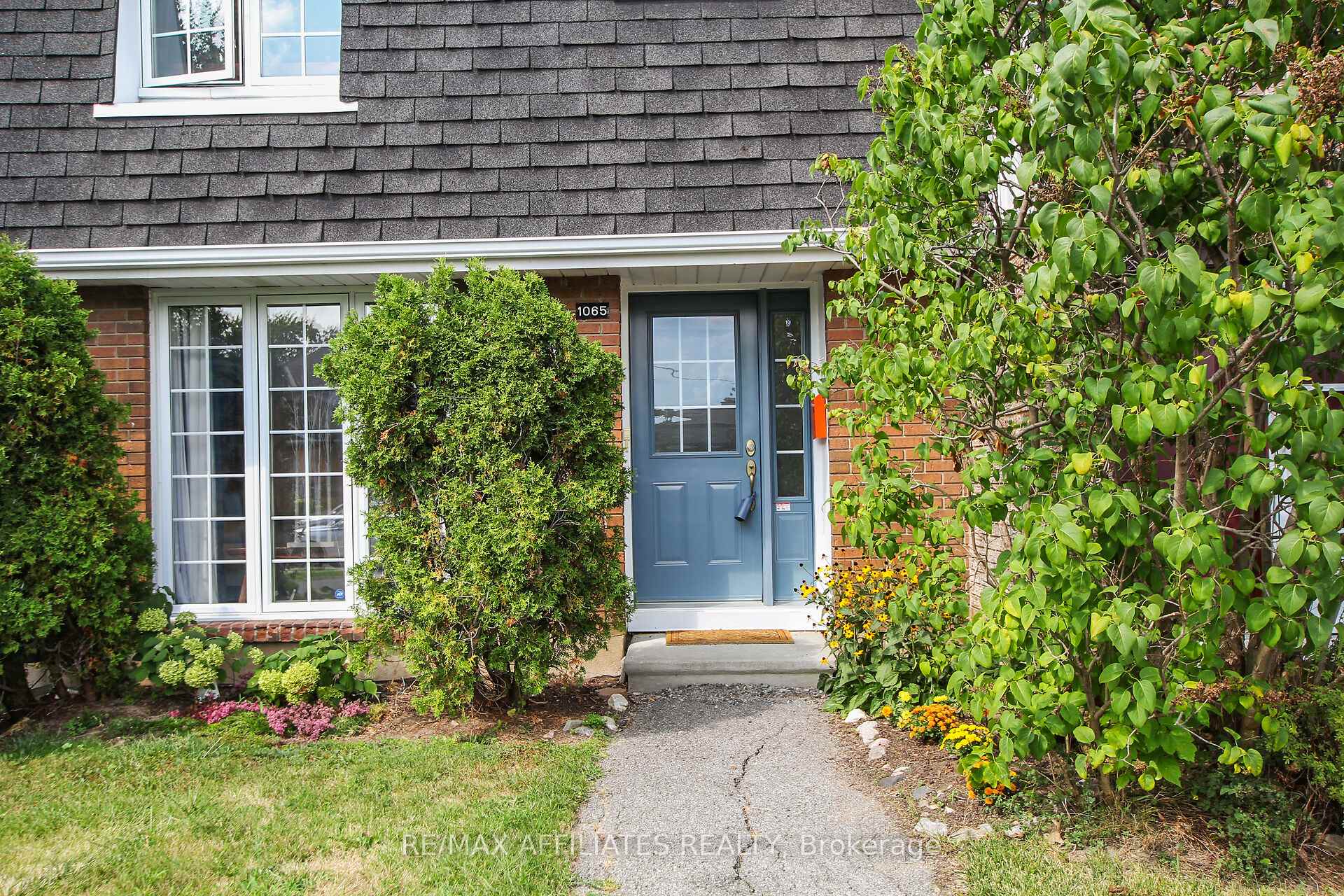 Photo 2 of 1065 Meadowlands Drive, Ottawa, Carleton Square — HOMEH