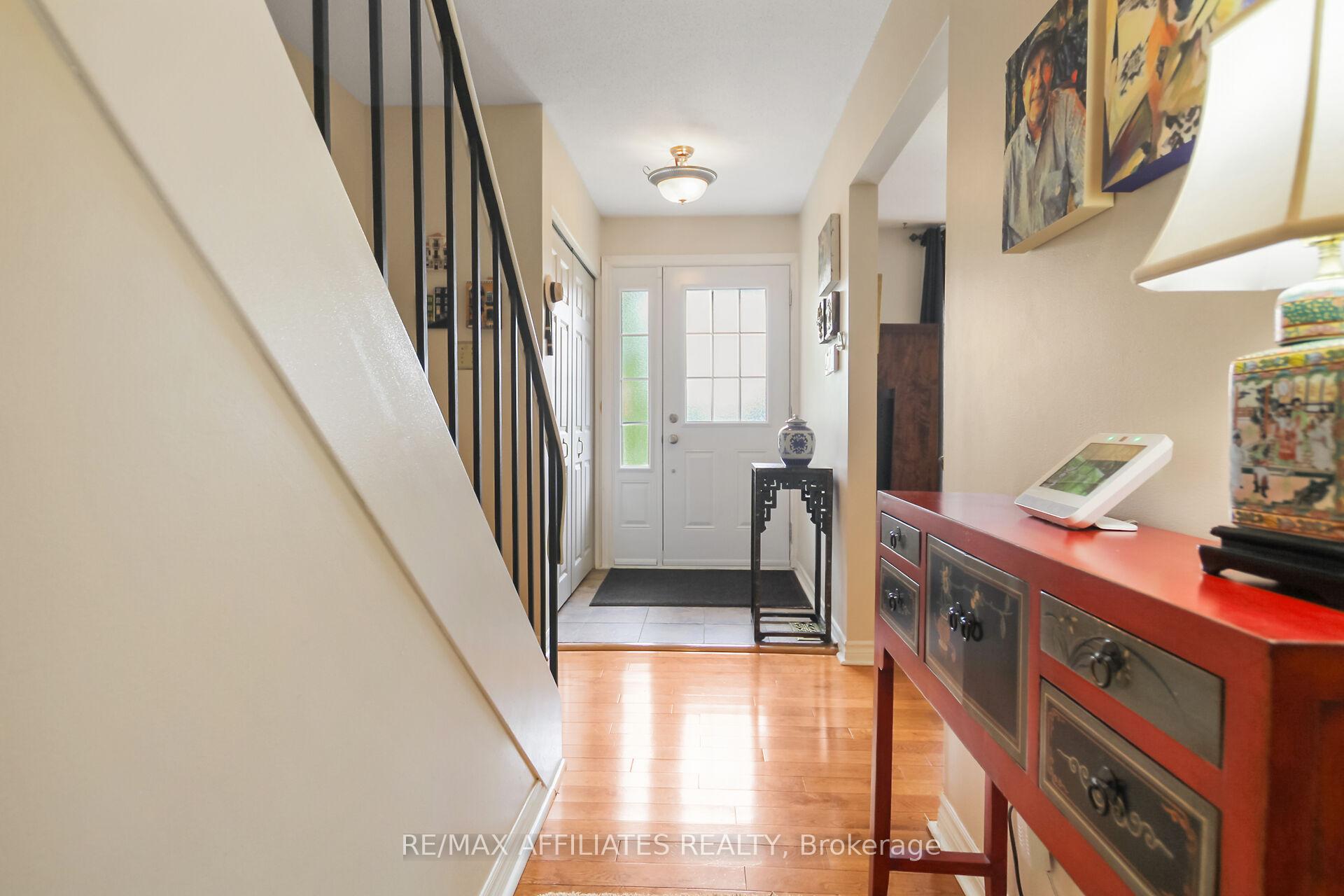 Photo 3 of 1065 Meadowlands Drive, Ottawa, Carleton Square — HOMEH