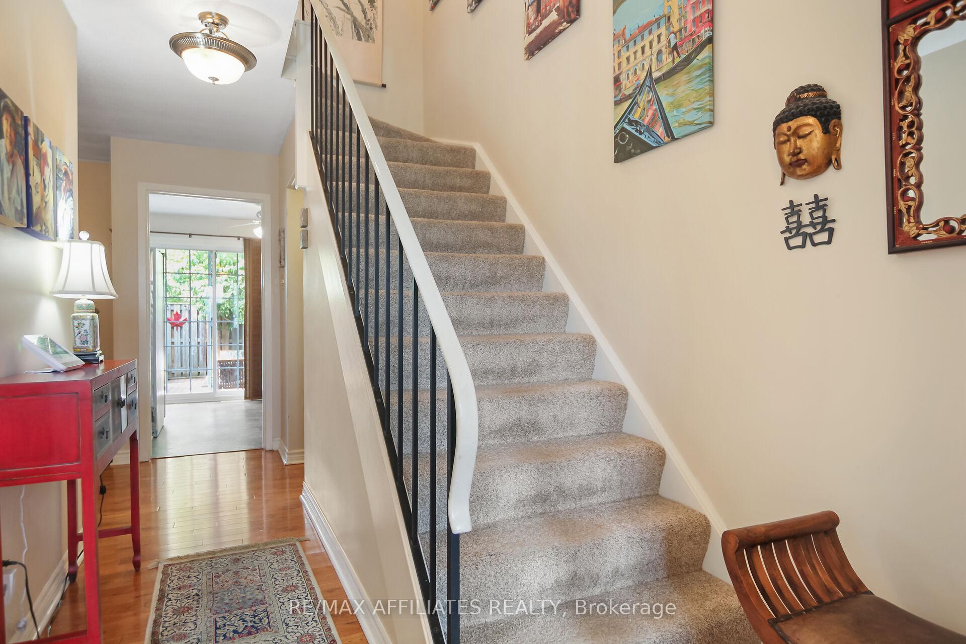 Photo 4 of 1065 Meadowlands Drive, Ottawa, Carleton Square — HOMEH