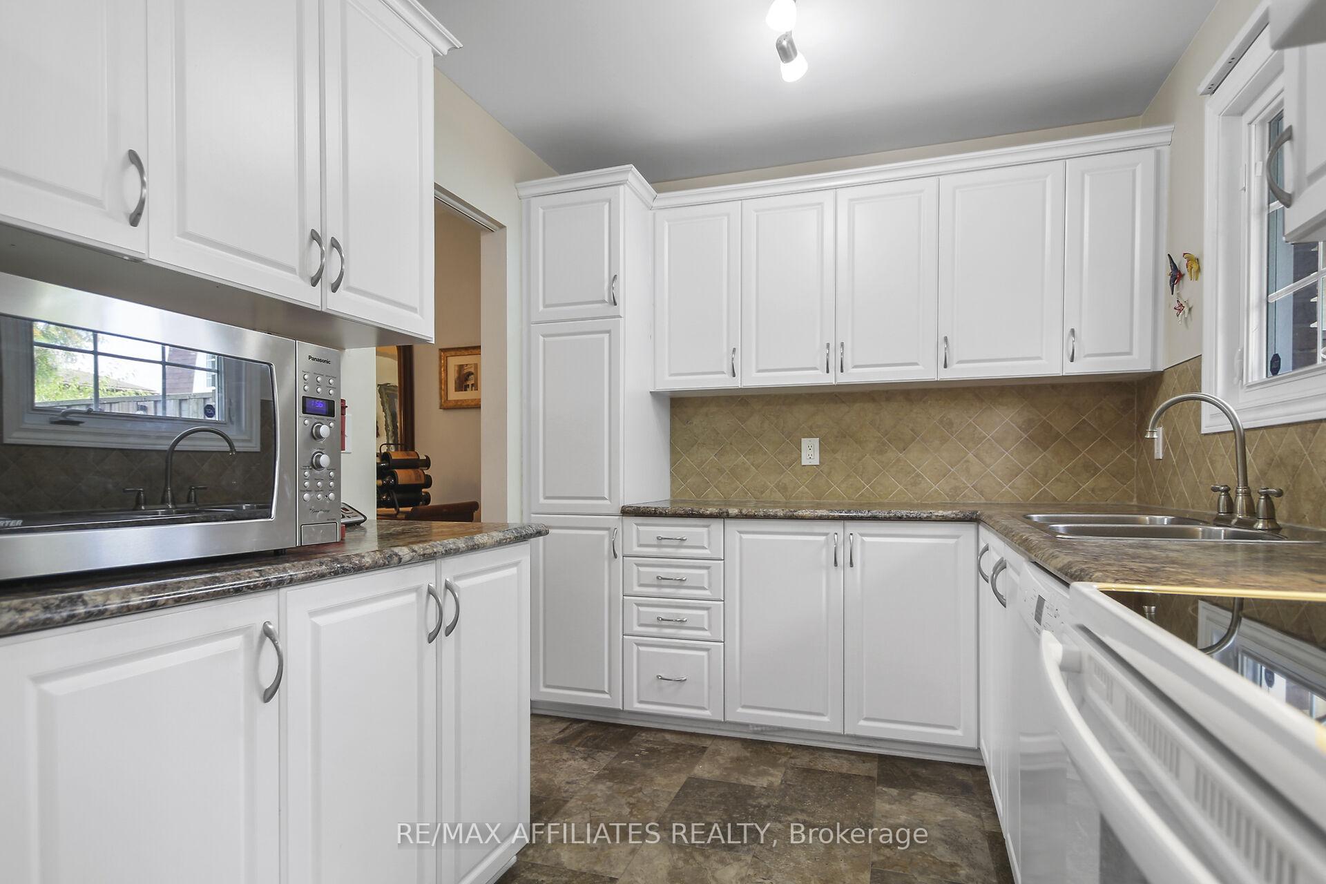 Photo 11 of 1065 Meadowlands Drive, Ottawa, Carleton Square — HOMEH
