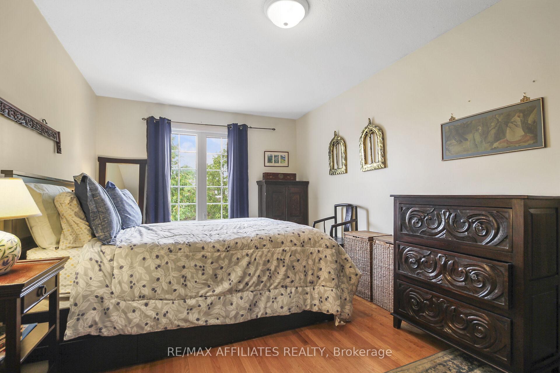 Photo 16 of 1065 Meadowlands Drive, Ottawa, Carleton Square — HOMEH