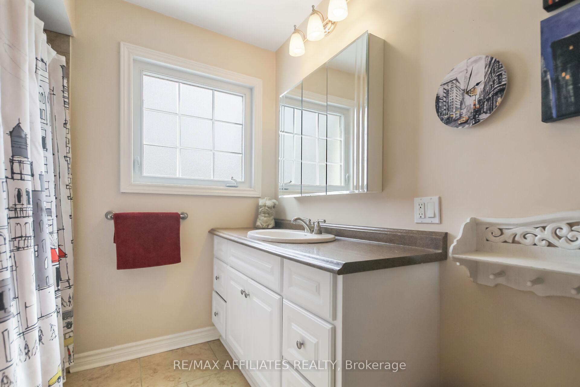 Photo 17 of 1065 Meadowlands Drive, Ottawa, Carleton Square — HOMEH