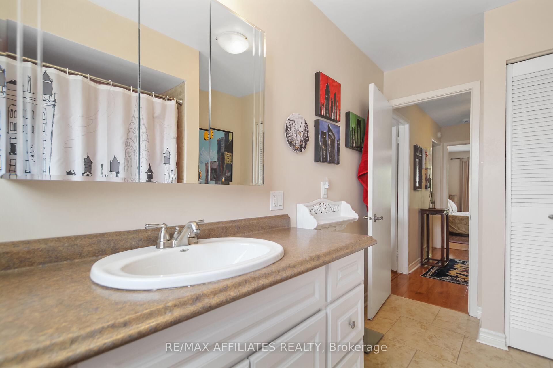 Photo 18 of 1065 Meadowlands Drive, Ottawa, Carleton Square — HOMEH