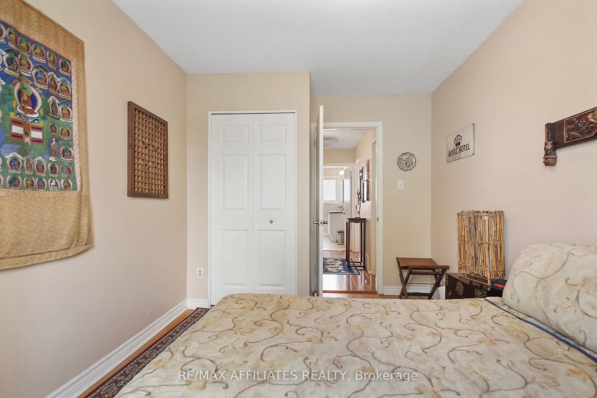 Photo 20 of 1065 Meadowlands Drive, Ottawa, Carleton Square — HOMEH