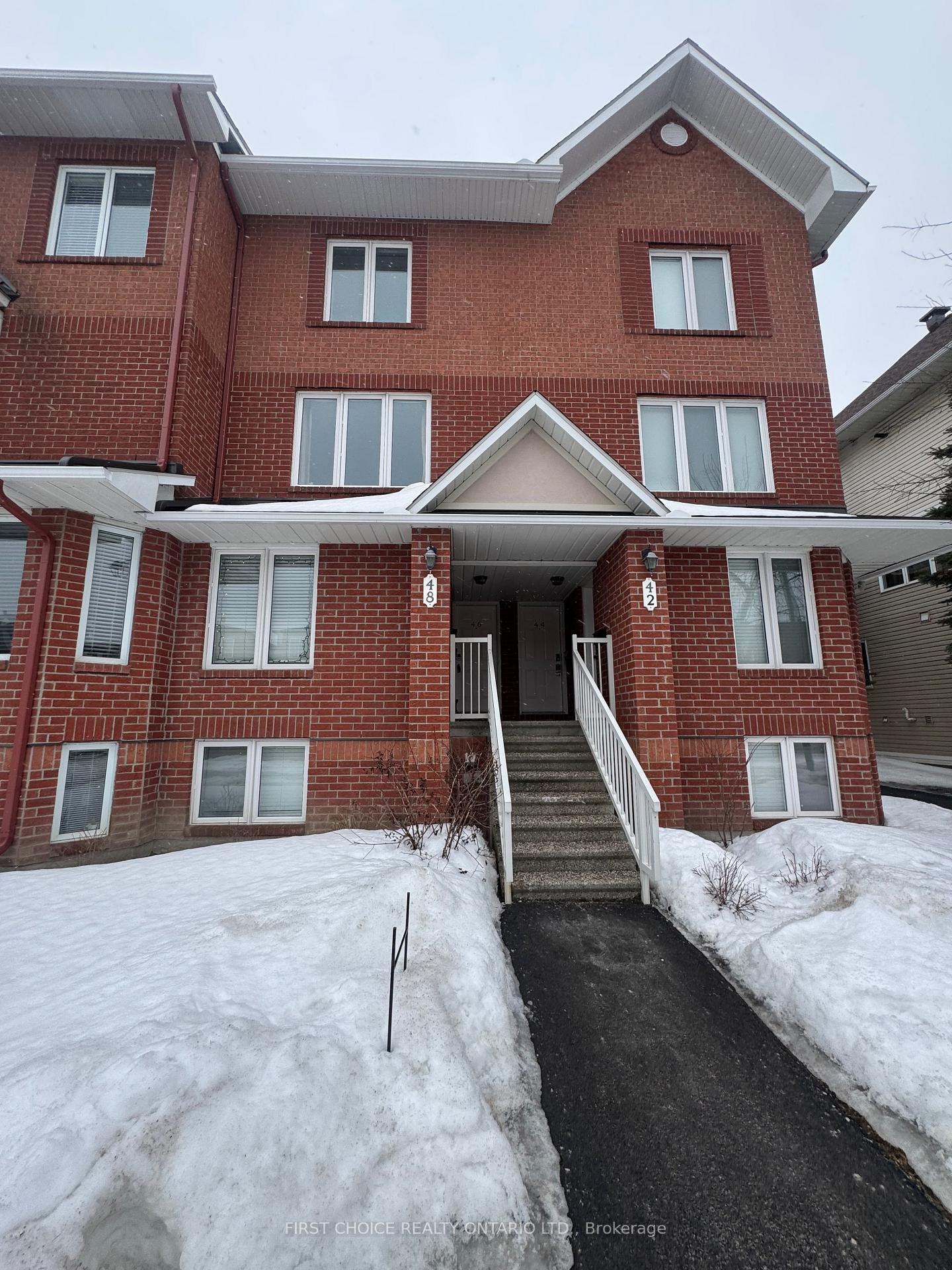 Front of Unit 10, 46 Lakepointe Drive