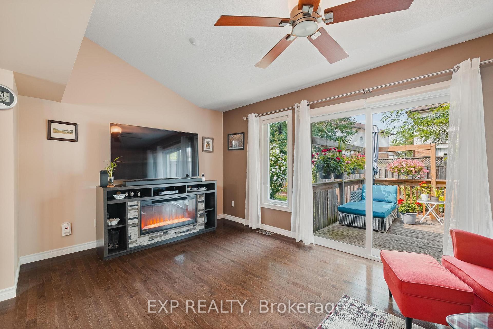 Photo 11 of Unit 11, 555 Chablis Drive, Waterloo — HOMEH