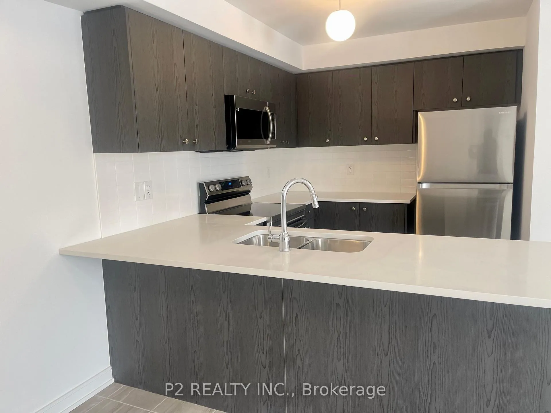 Photo 2 of Unit 12, 111 Appletree Lane, Barrie, Innis-Shore — HOMEH