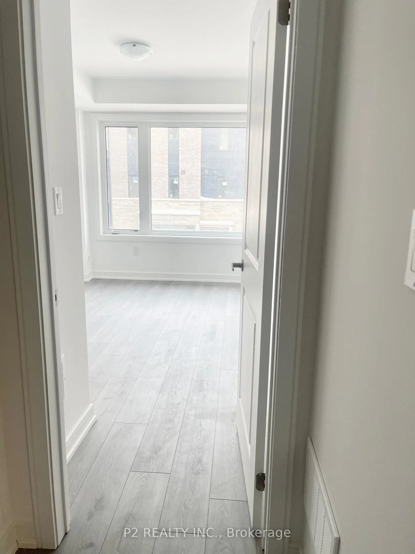 Photo 3 of Unit 12, 111 Appletree Lane, Barrie, Innis-Shore — HOMEH