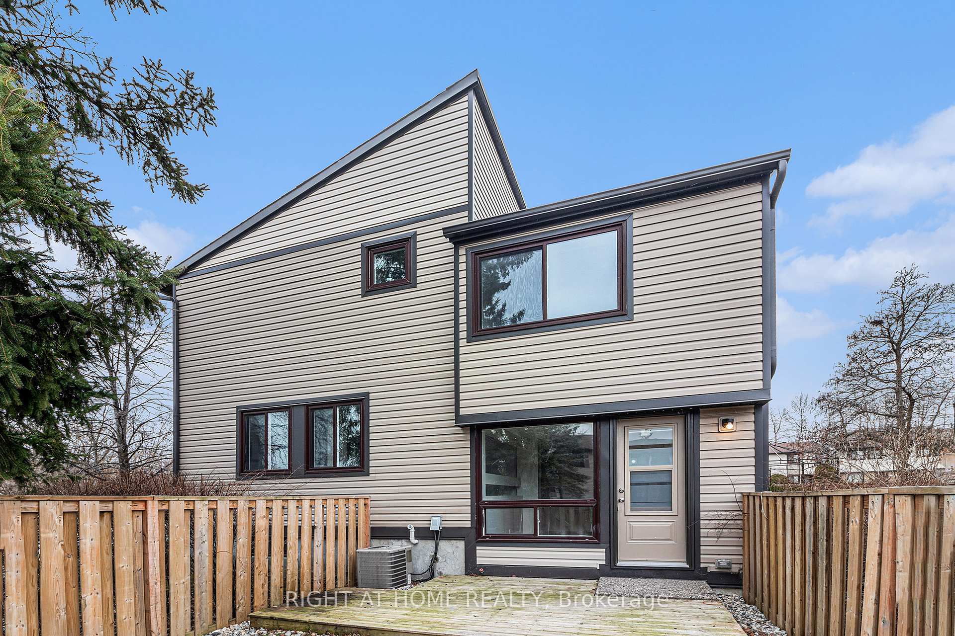 Photo 3 of Unit 26, 6857 Bilberry Drive S, Ottawa, Convent Glen North — HOMEH