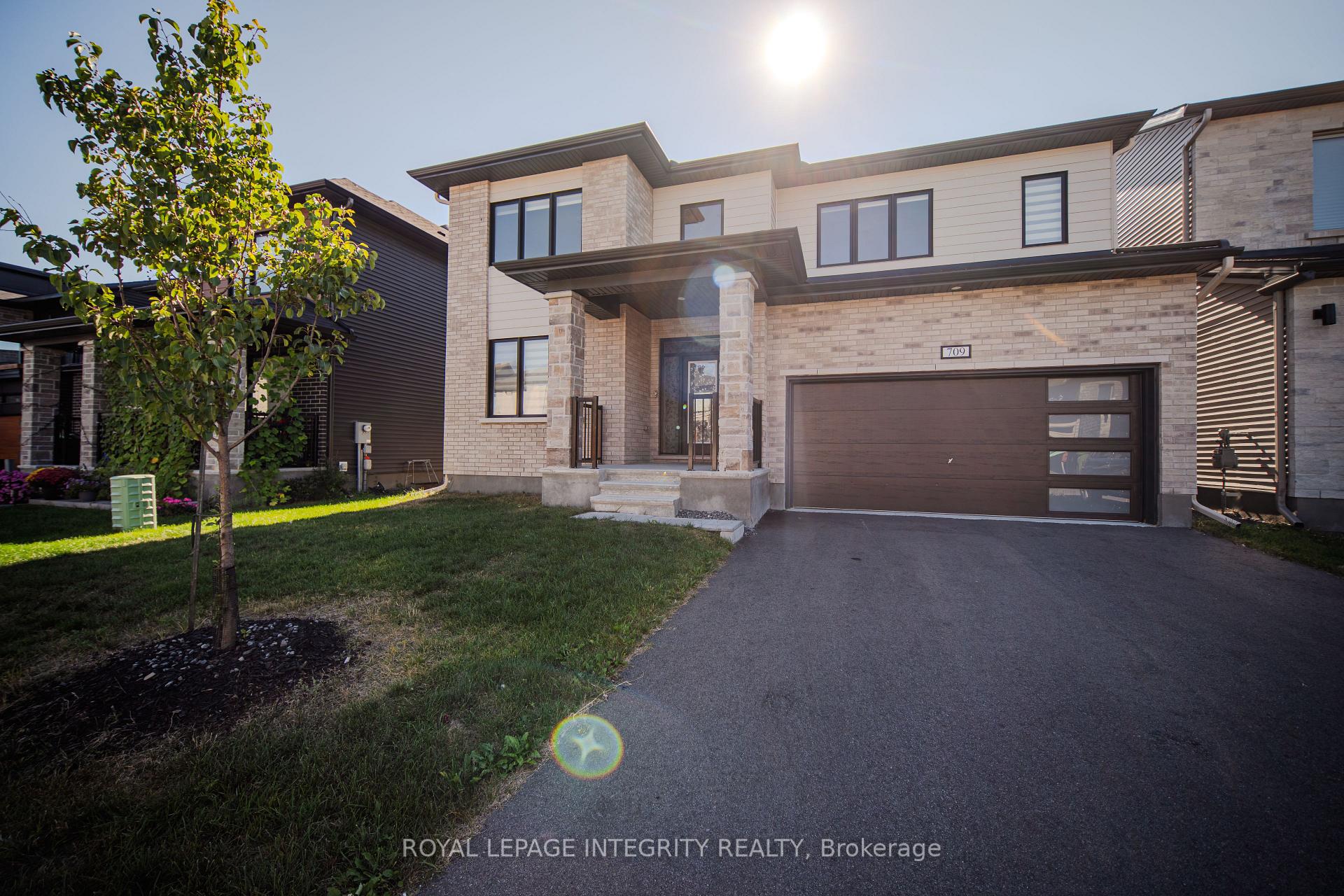 Photo 3 of 709 Fenwick Way, Ottawa, Barrhaven - Stonebridge — HOMEH