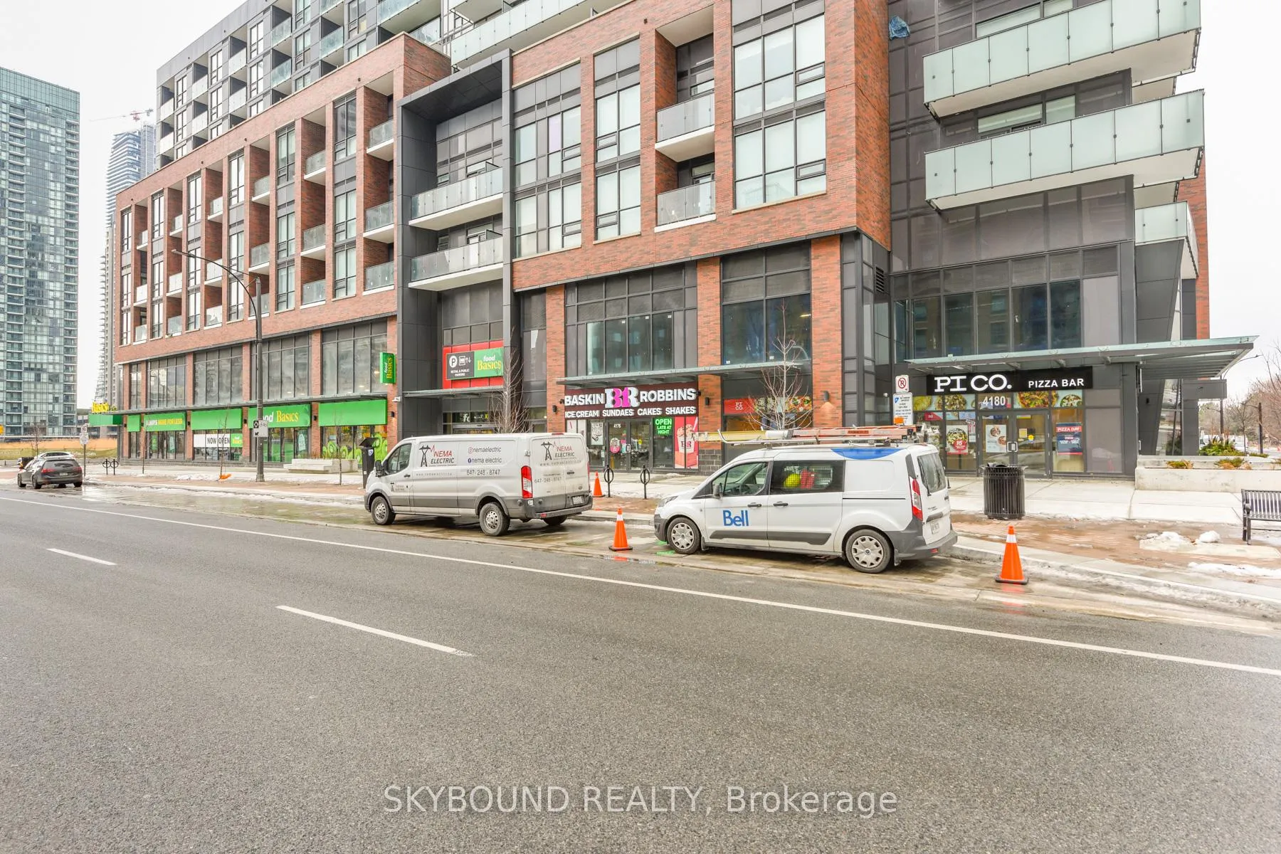 Photo 3 of Unit 512, 430 Square One Drive, Mississauga, City Centre — HOMEH