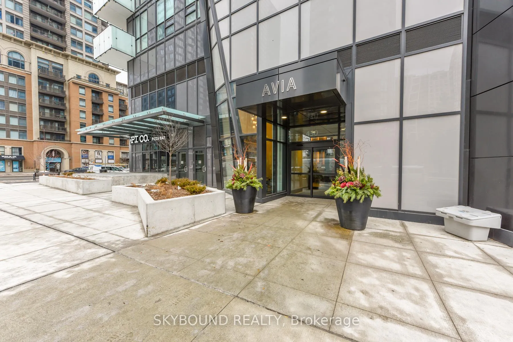 Photo 6 of Unit 512, 430 Square One Drive, Mississauga, City Centre — HOMEH