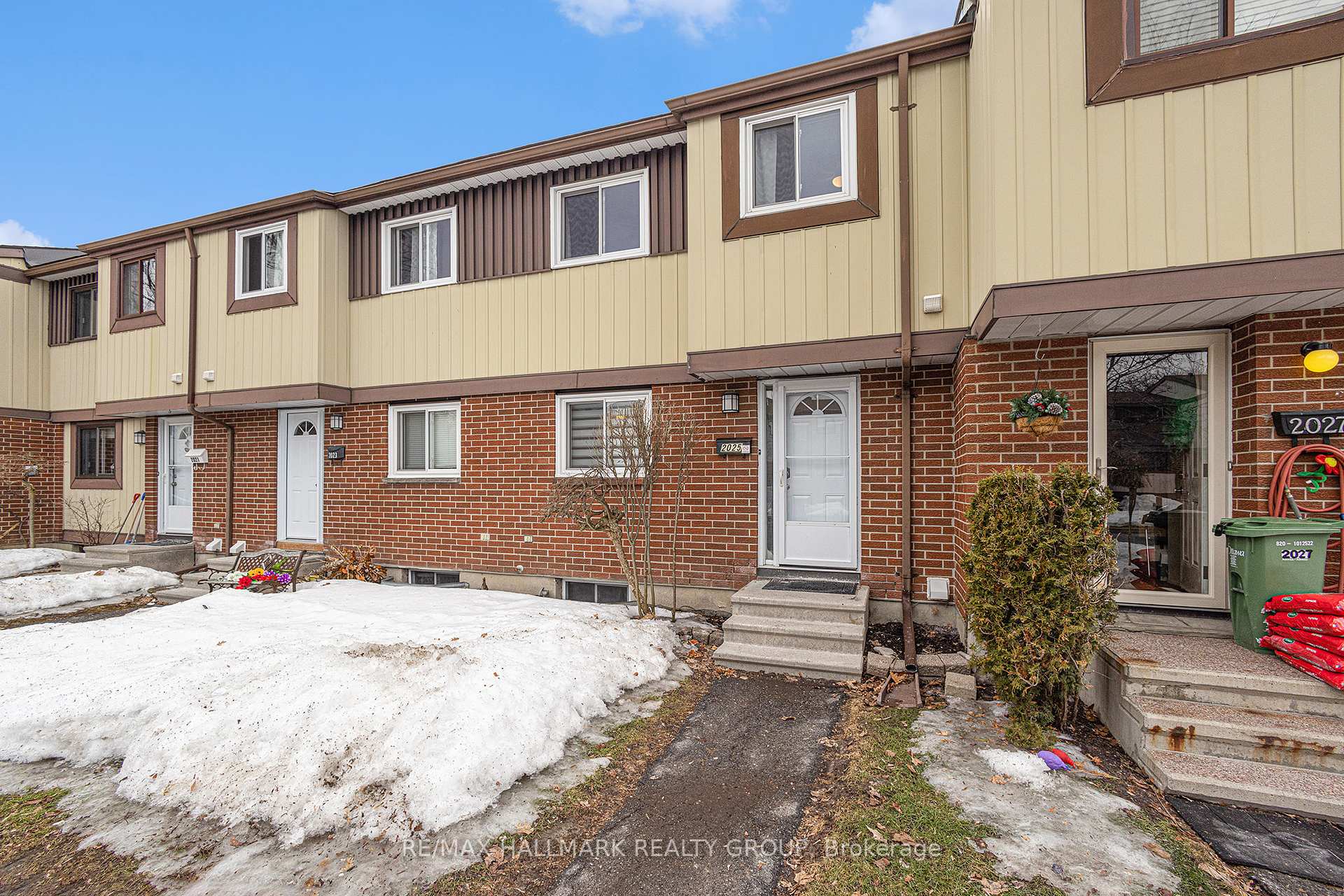 Photo 1 of 2025 Kelden Crescent, Ottawa, Blackburn Hamlet (South) — HOMEH