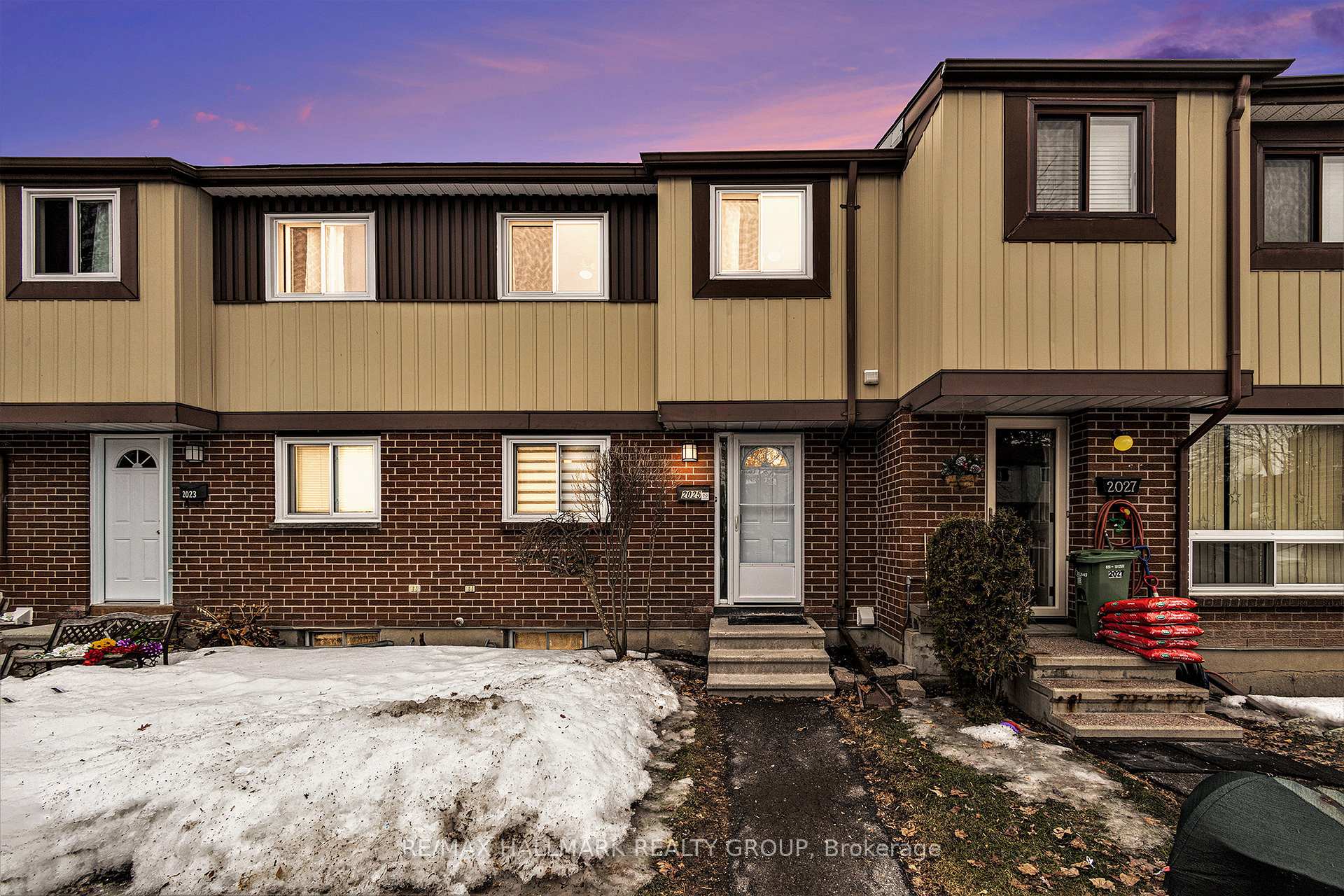 Photo 2 of 2025 Kelden Crescent, Ottawa, Blackburn Hamlet (South) — HOMEH