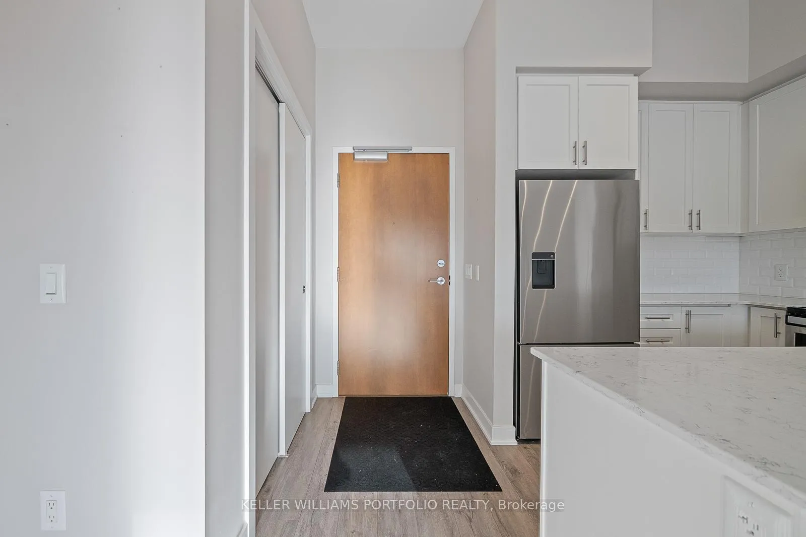 Photo 2 of Unit 611, 340 Plains Road E, Burlington, LaSalle — HOMEH