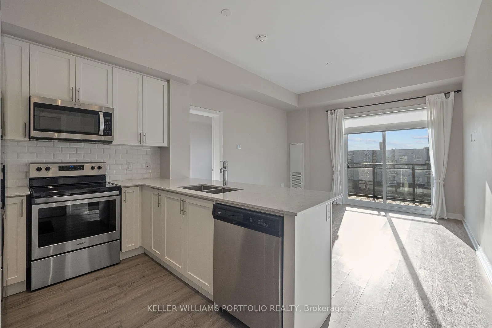 Photo 3 of Unit 611, 340 Plains Road E, Burlington, LaSalle — HOMEH