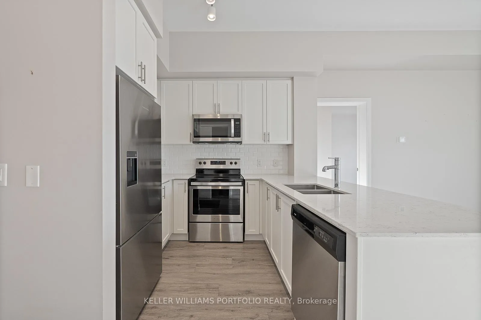 Photo 4 of Unit 611, 340 Plains Road E, Burlington, LaSalle — HOMEH