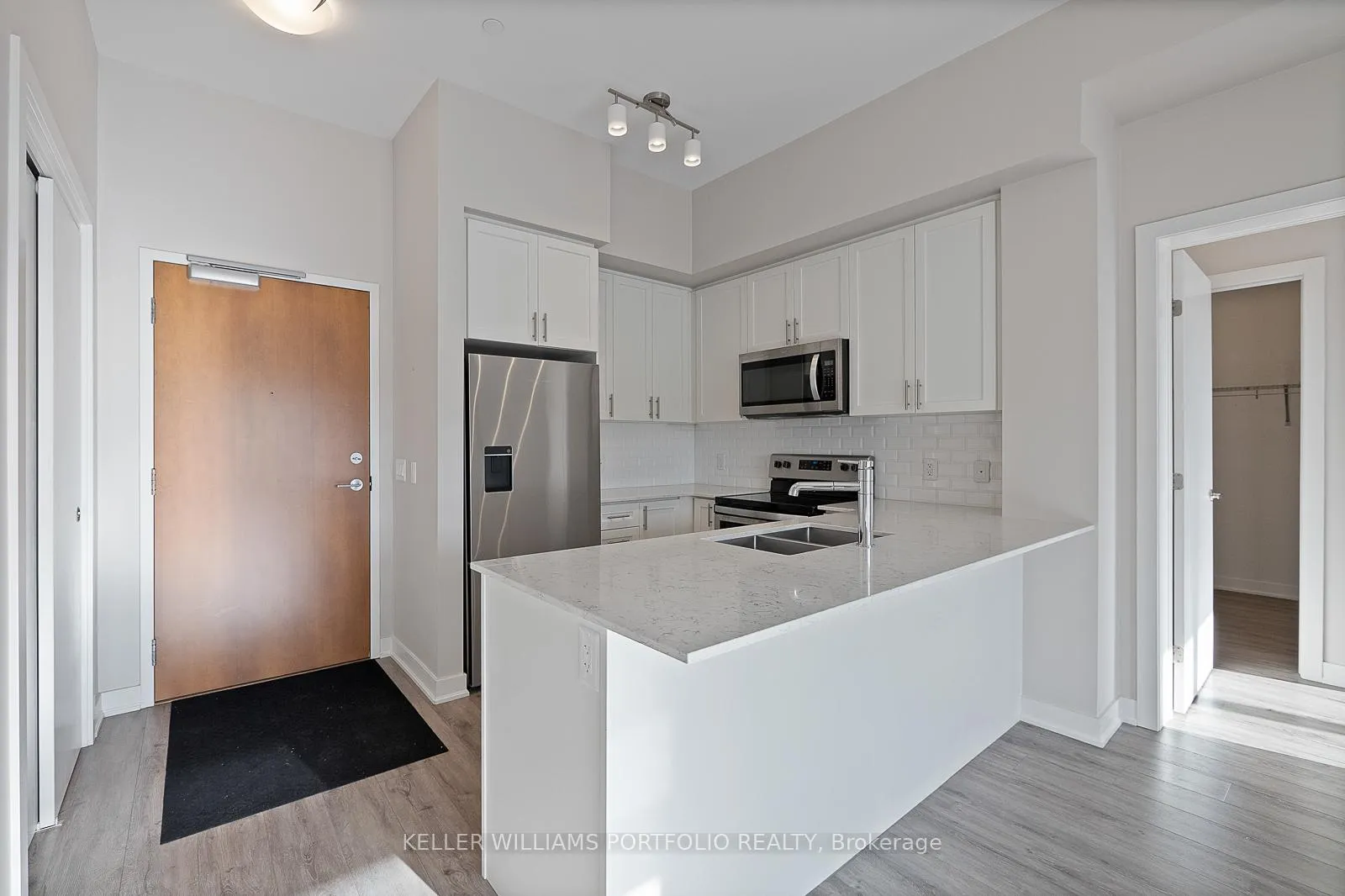Photo 5 of Unit 611, 340 Plains Road E, Burlington, LaSalle — HOMEH