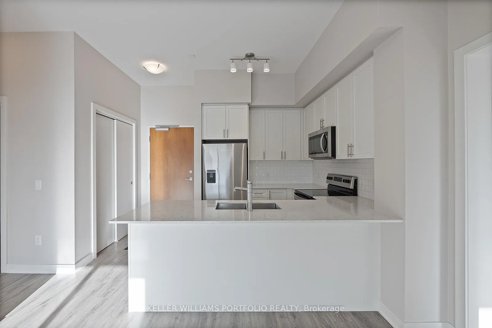 Photo 6 of Unit 611, 340 Plains Road E, Burlington, LaSalle — HOMEH
