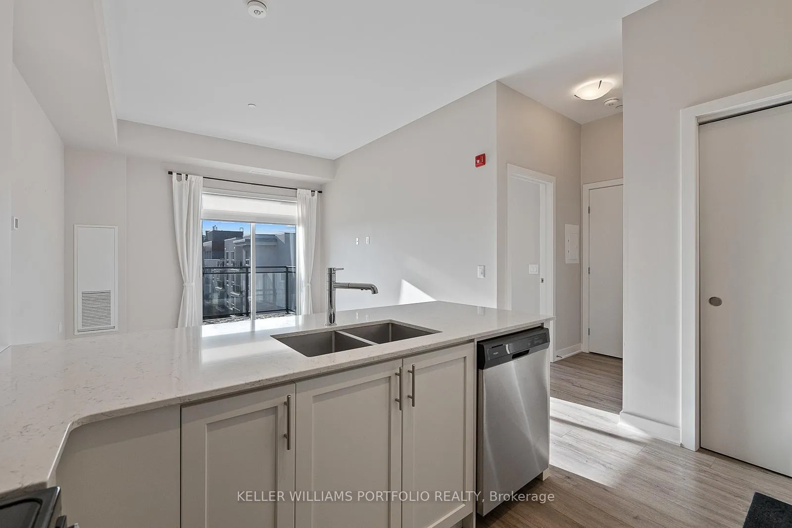 Photo 8 of Unit 611, 340 Plains Road E, Burlington, LaSalle — HOMEH