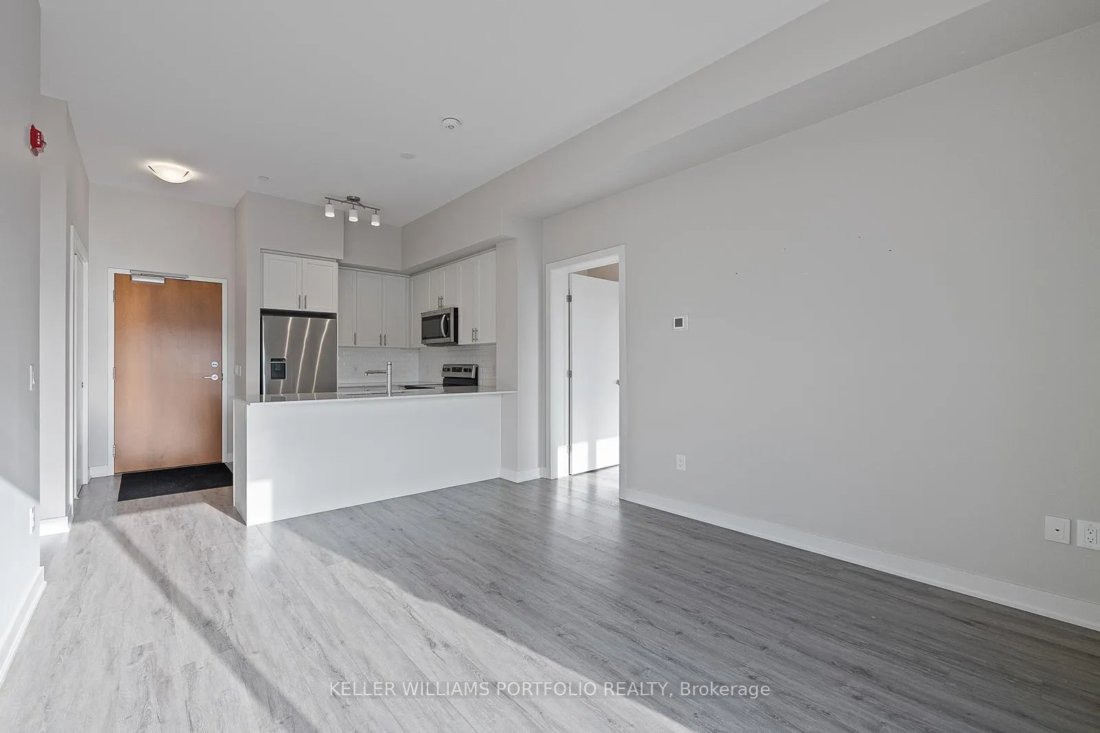Photo 12 of Unit 611, 340 Plains Road E, Burlington, LaSalle — HOMEH