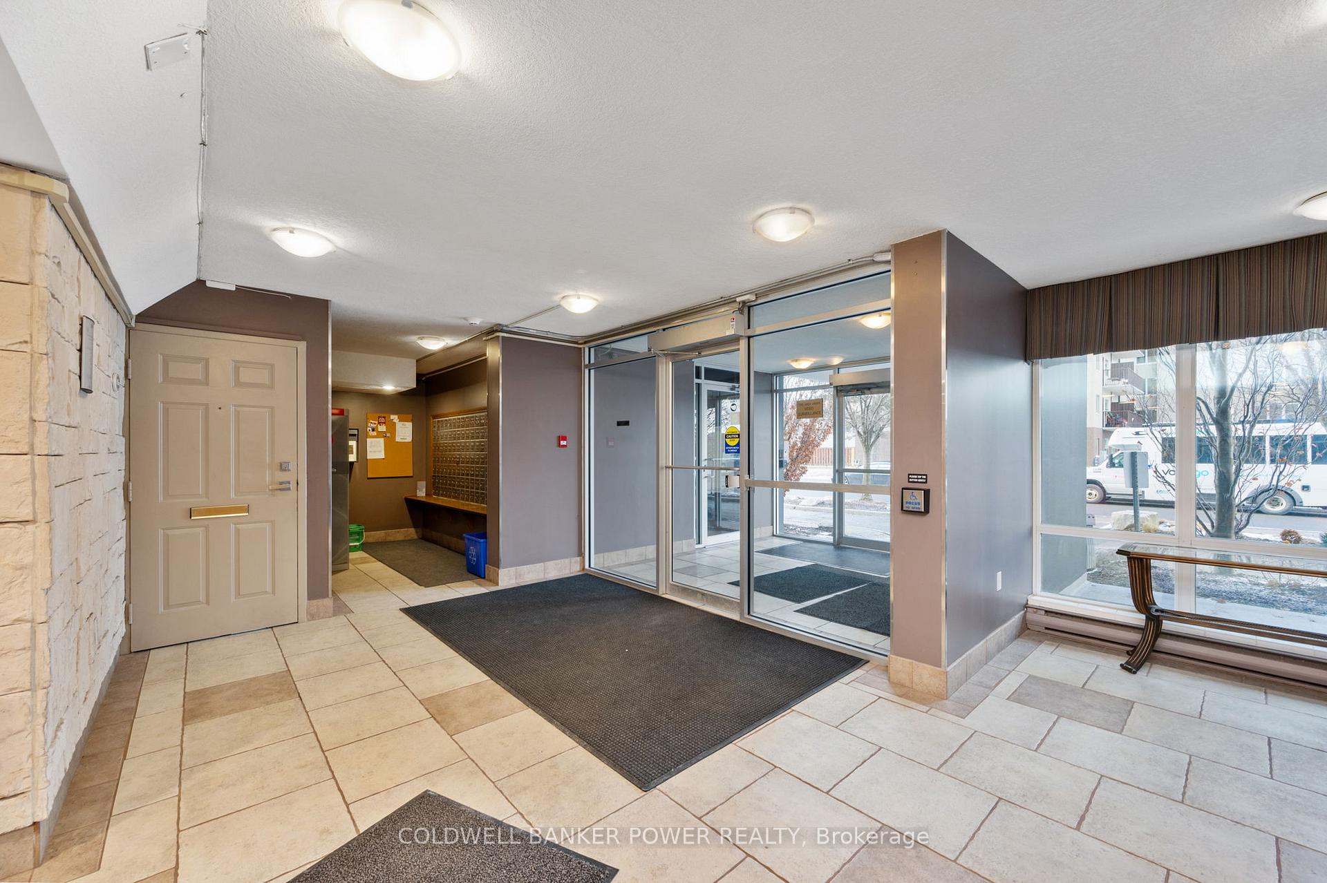 Photo 4 of Unit 1006, 155 Kent Street E, London, East F — HOMEH