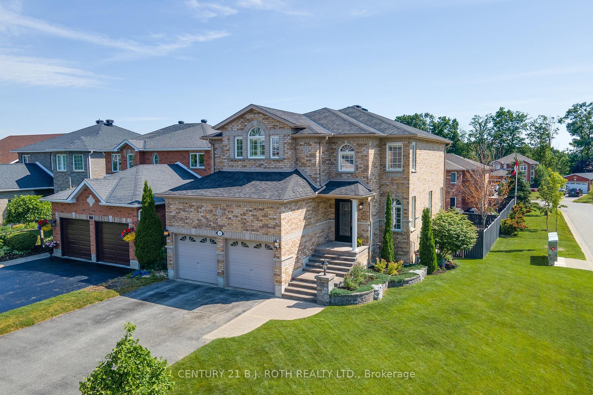 Photo 2 of 143 Crompton Drive, Barrie, Little Lake — HOMEH