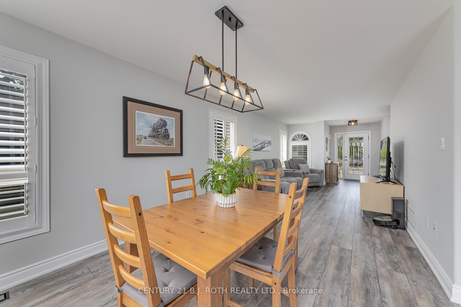 Photo 7 of 143 Crompton Drive, Barrie, Little Lake — HOMEH