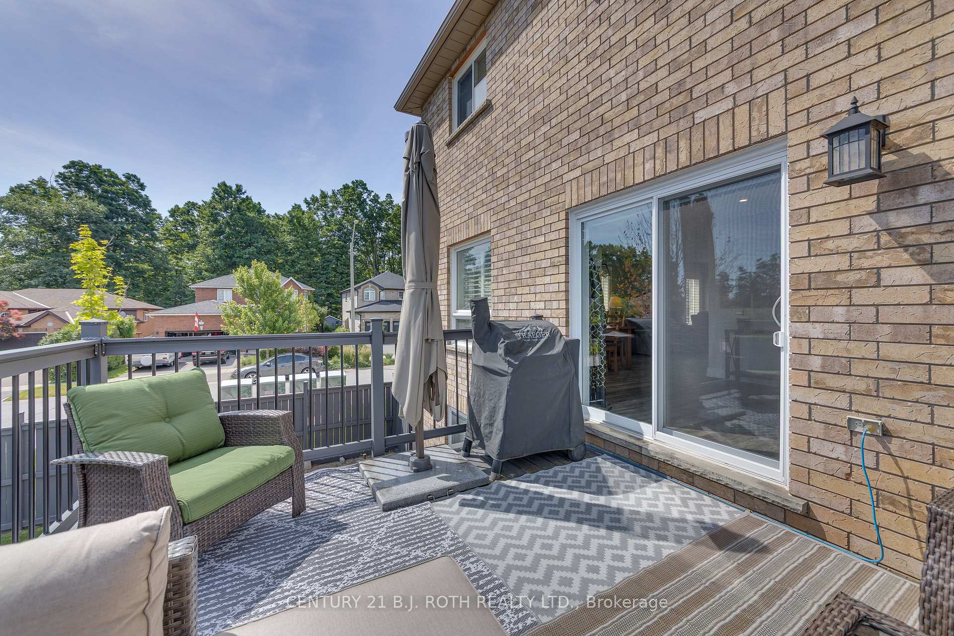 Photo 19 of 143 Crompton Drive, Barrie, Little Lake — HOMEH