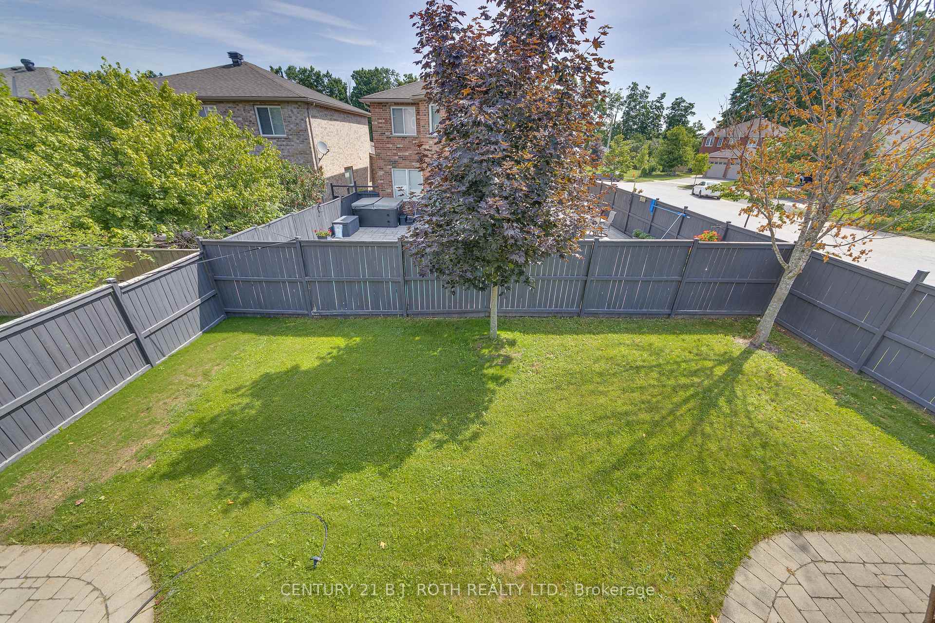 Photo 20 of 143 Crompton Drive, Barrie, Little Lake — HOMEH